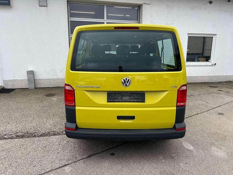 Gebraucht VW T6 150 PS (110 kW) 2017 Grape yellow Van