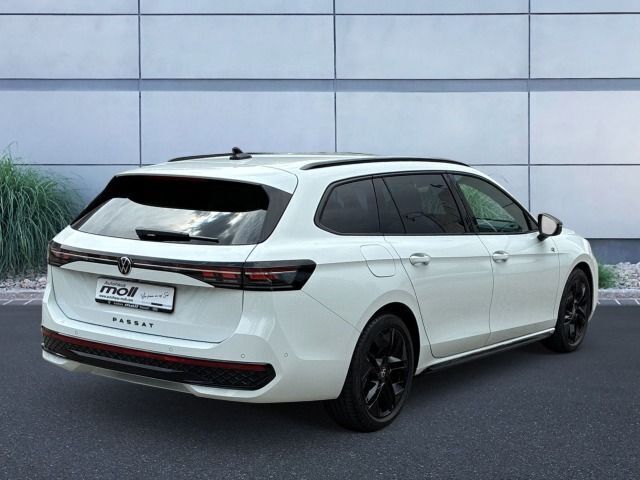 Gebraucht VW Passat R-line 150 PS (110 kW) 2024 Pure white Kombi