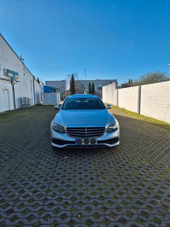 Gebraucht Mercedes E220 Exclusive 194 PS (142 kW) 2016 Silber Limousine