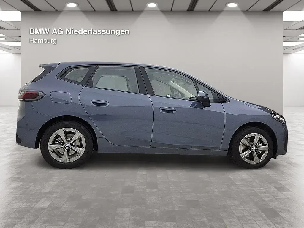 Gebraucht BMW 220 Active Tourer Luxury Line 156 PS (114 kW) 2025 Grau Van / Kleinbus