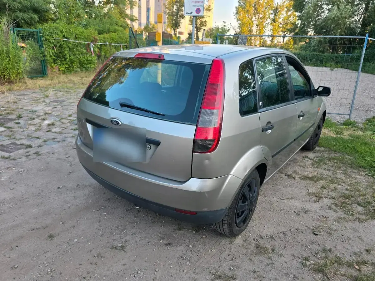 Gebraucht Ford Fiesta 60 PS (44 kW) 2004 Gold Kleinwagen