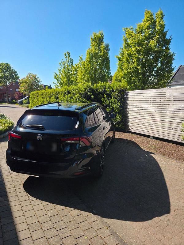 Usado Fiat Tipo S 120 CV (88 kW) 2017 Negro Familiar