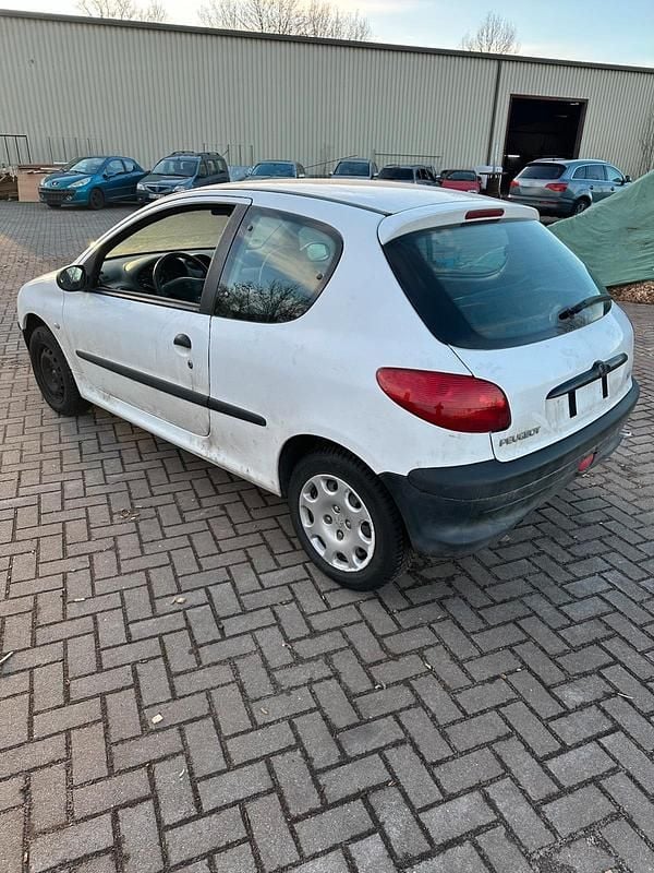 Gebraucht Peugeot 206 60 PS (44 kW) 2002 Weiß Kleinwagen