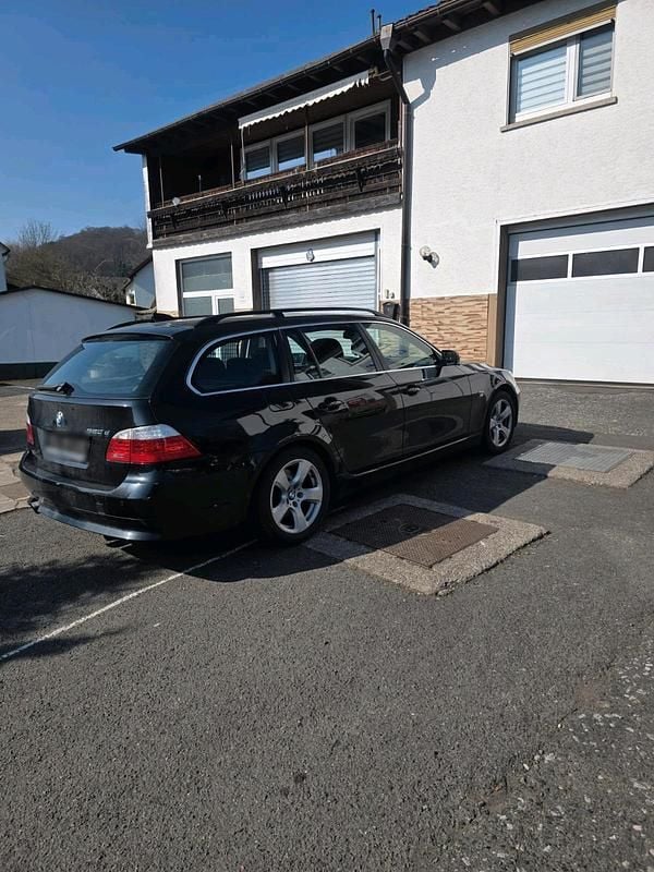 Gebraucht BMW 520 Exclusive 180 PS (132 kW) 2009 Schwarz Kombi