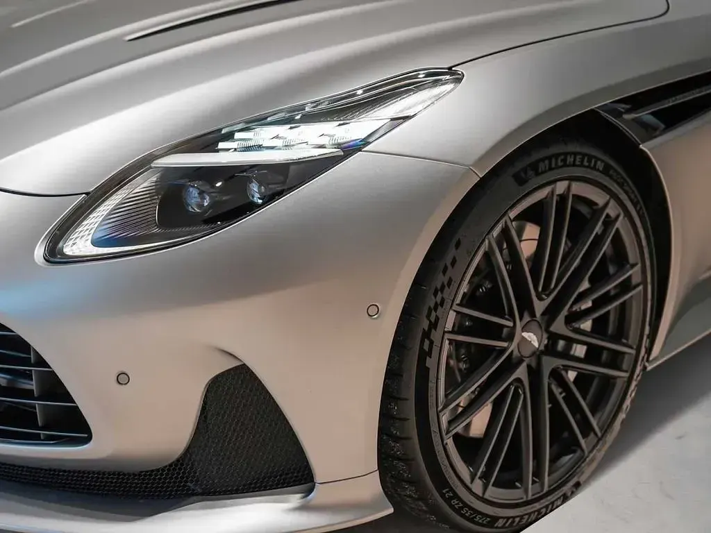 Gebraucht Aston Martin DB12 680 PS (500 kW) 2025 Silber Cabrio