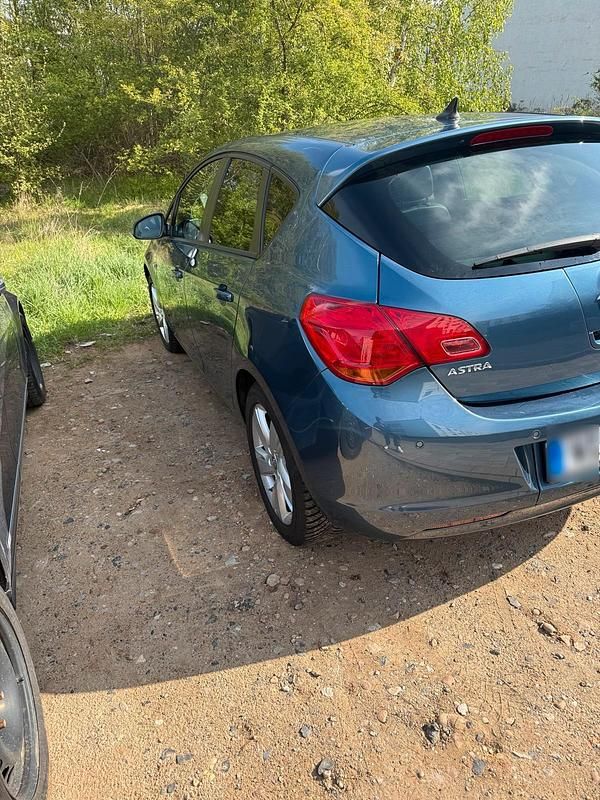 Gebraucht Opel Astra 150 PS (110 kW) 2015 Blau Limousine