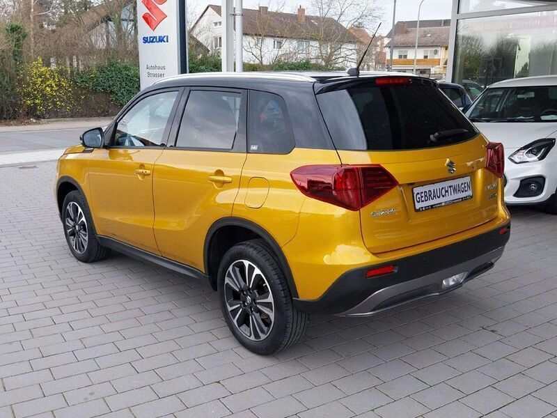 Gebraucht Suzuki Vitara Comfort+ 102 PS (75 kW) 2022 Solar yellow cosmic black SUV