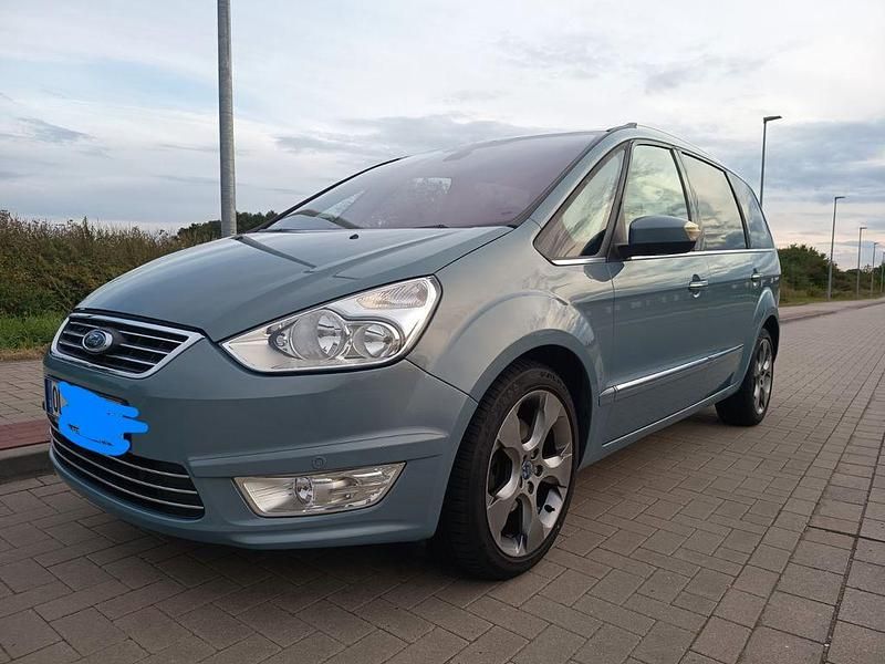 Grau Gebraucht 2010 Ford Galaxy Ghia Van / Kleinbus | 3.700 € (Guter Preis) - Bild 1/4