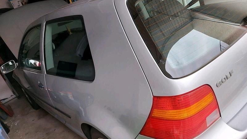 Silber Gebraucht 2001 VW Golf IV Kleinwagen | 400 € (Superpreis) - Bild 1/4