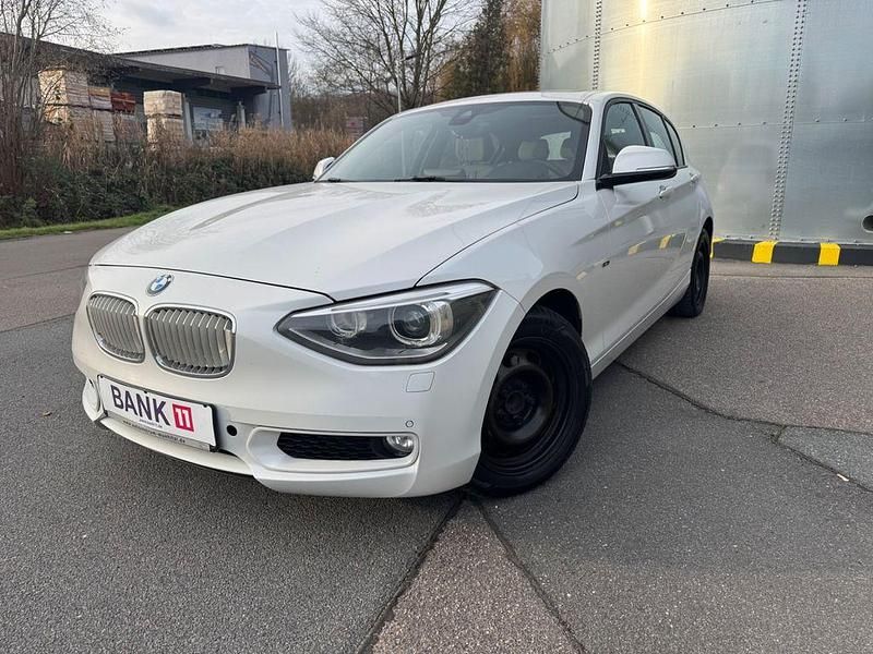 Weiß Gebraucht 2012 BMW 120 Sport Line Kleinwagen | 8.599 € (Fairer Preis) - Bild 1/4