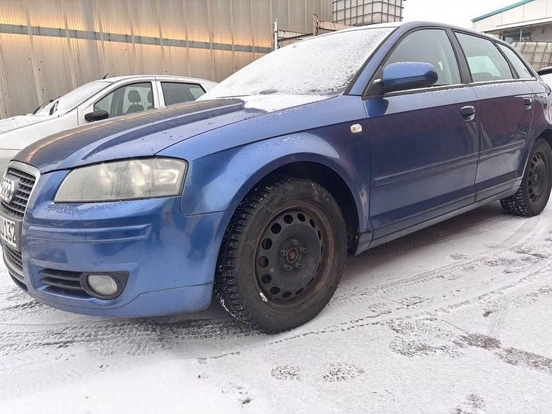 Blau Gebraucht 2004 Audi A3 Ambition Limousine | 1.999 € (Superpreis) - Bild 1/4
