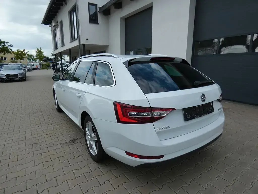 Gebraucht Skoda Superb Style 190 PS (139 kW) 2017 Weiß Kombi