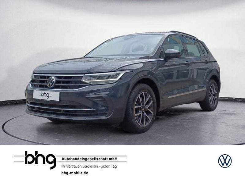 Grau Gebraucht 2021 VW Tiguan Life SUV | 28.460 € (Fairer Preis) - Bild 1/4