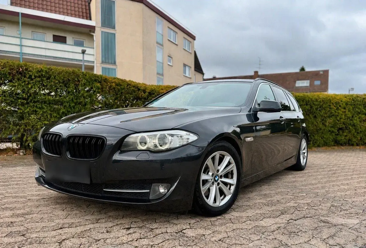 Gebraucht BMW 520 184 PS (135 kW) 2012 Grau Kombi
