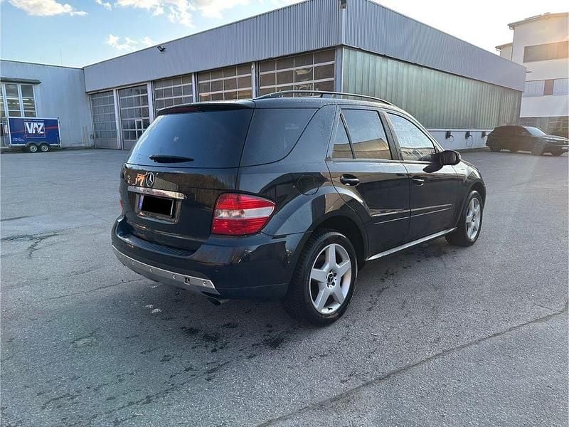 Gebraucht Mercedes ML320 224 PS (164 kW) 2006 Schwarz SUV