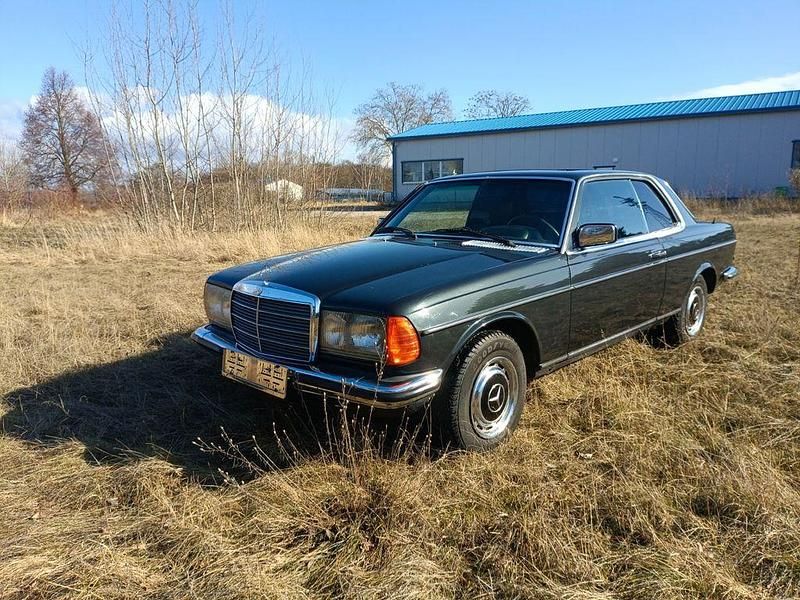 Gebraucht Mercedes E280 185 PS (136 kW) 1979 Schwarz Coupé
