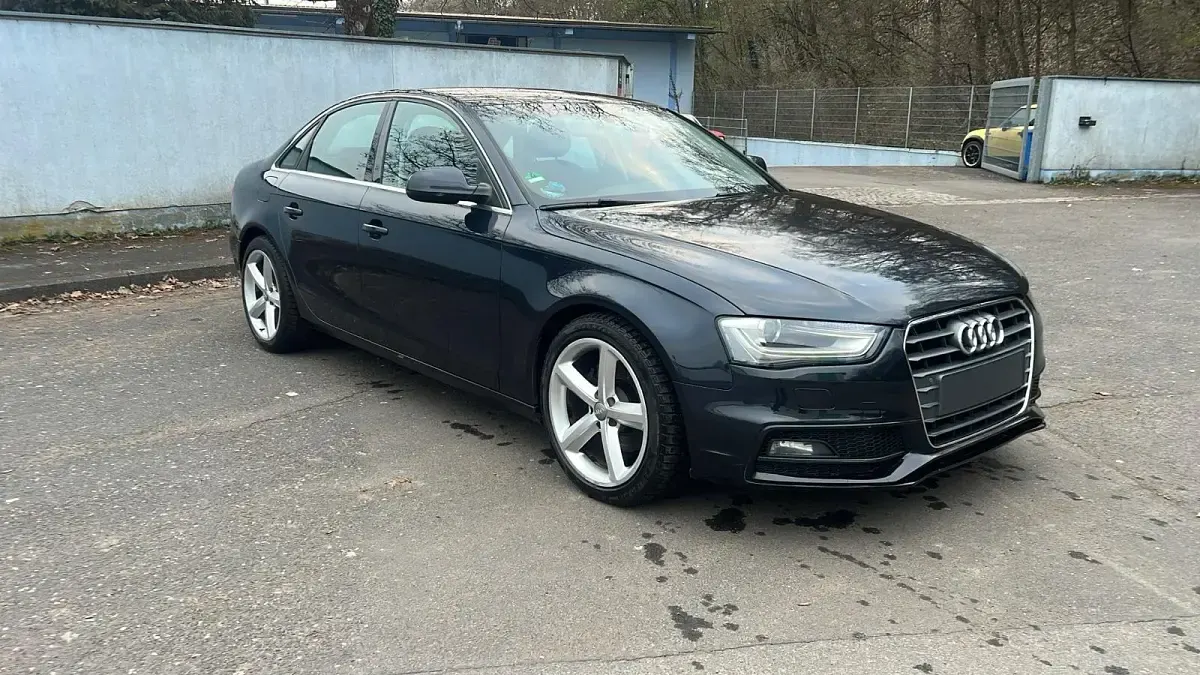 Gebraucht Audi A4 150 PS (110 kW) 2015 Blau Limousine