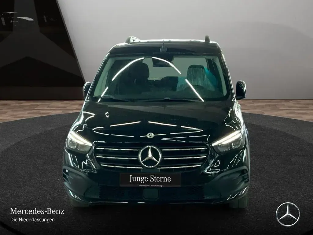 Gebraucht Mercedes T180 Progressive 131 PS (96 kW) 2025 Schwarz Van / Kleinbus