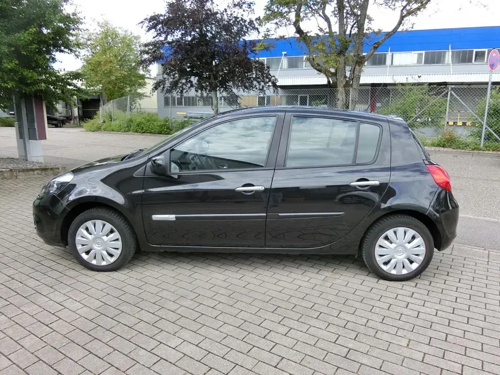 Gebraucht Renault Clio III Dynamique 75 PS (55 kW) 2011 Grau Limousine