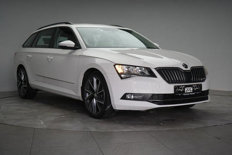 Candy white Gebraucht 2019 Skoda Superb Active Kombi | 21.400 € (Fairer Preis) - Bild 1/4