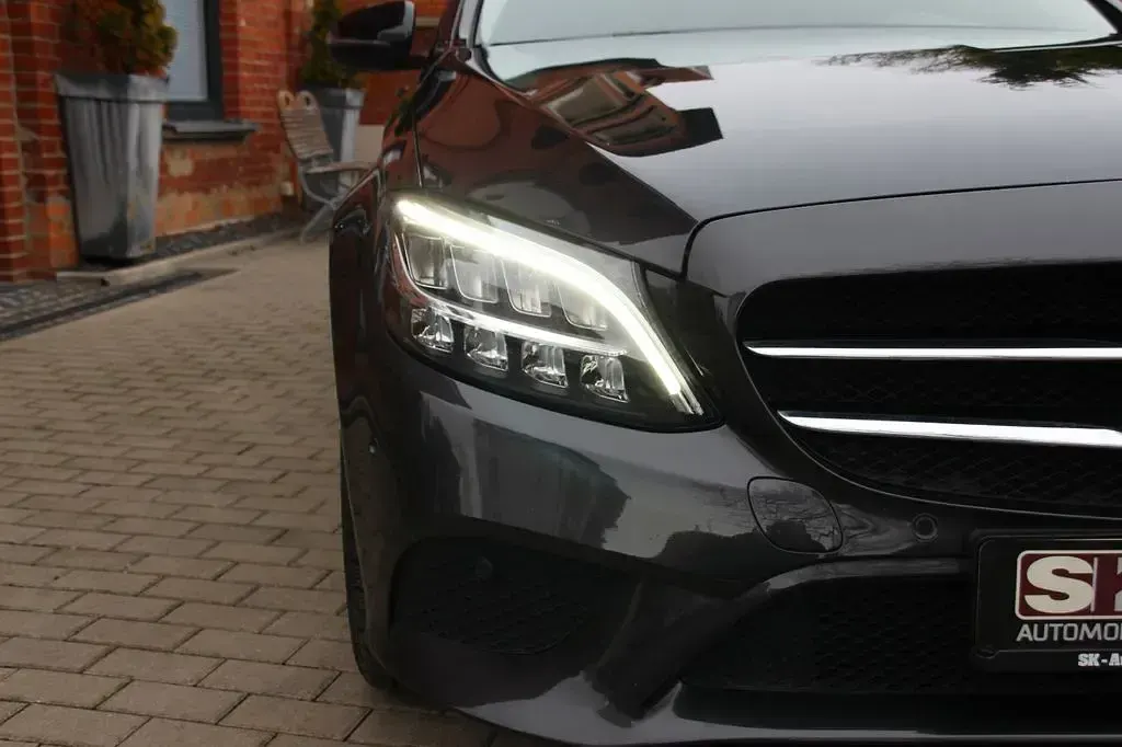 Gebraucht Mercedes C200 Avantgarde 160 PS (117 kW) 2019 Grau Limousine