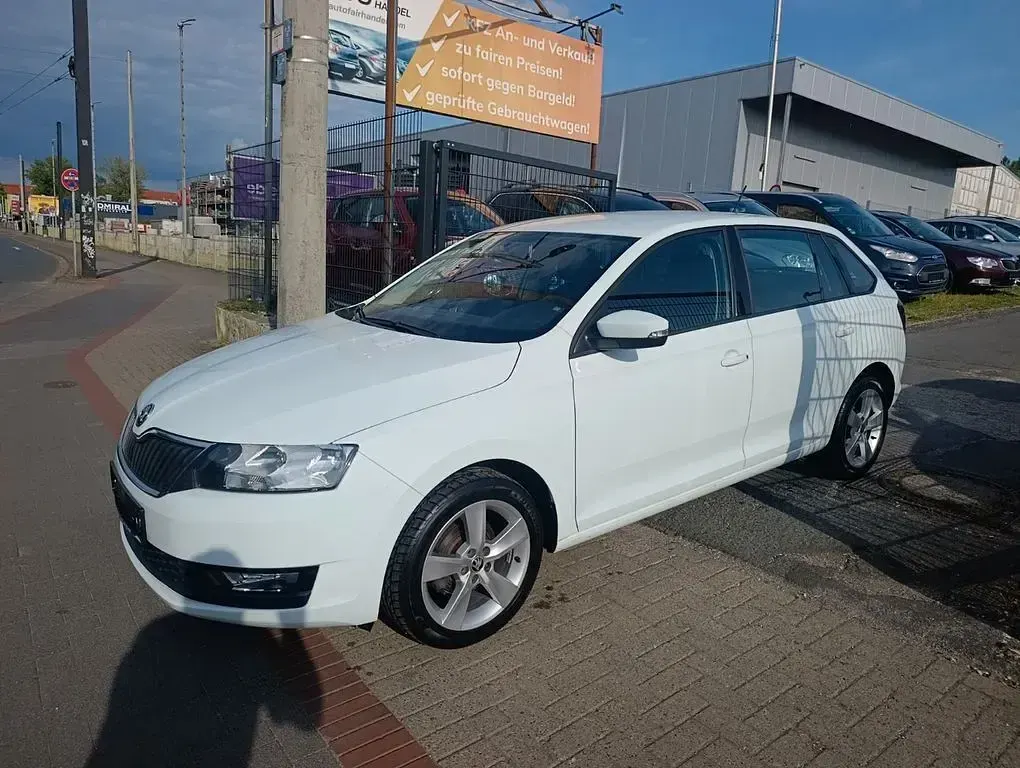 Gebraucht Skoda Rapid Cool Edition 95 PS (69 kW) 2018 Weiß Kleinwagen