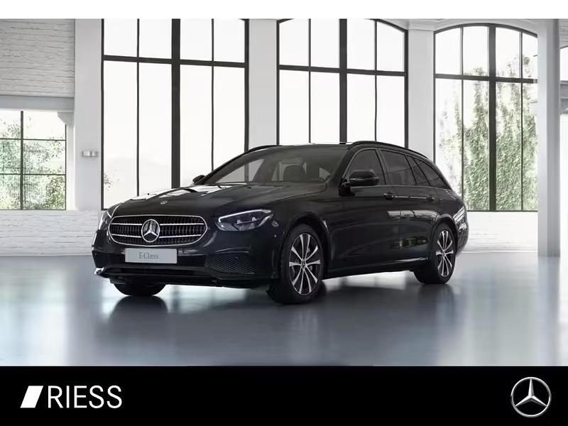 Metalliclack obsidianschwarz Gebraucht 2022 Mercedes E300 Kombi | 35.890 € (Fairer Preis) - Bild 1/4