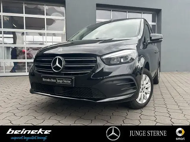 Gebraucht Mercedes T180 Progressive 131 PS (96 kW) 2025 Loparitschwarz Van / Kleinbus