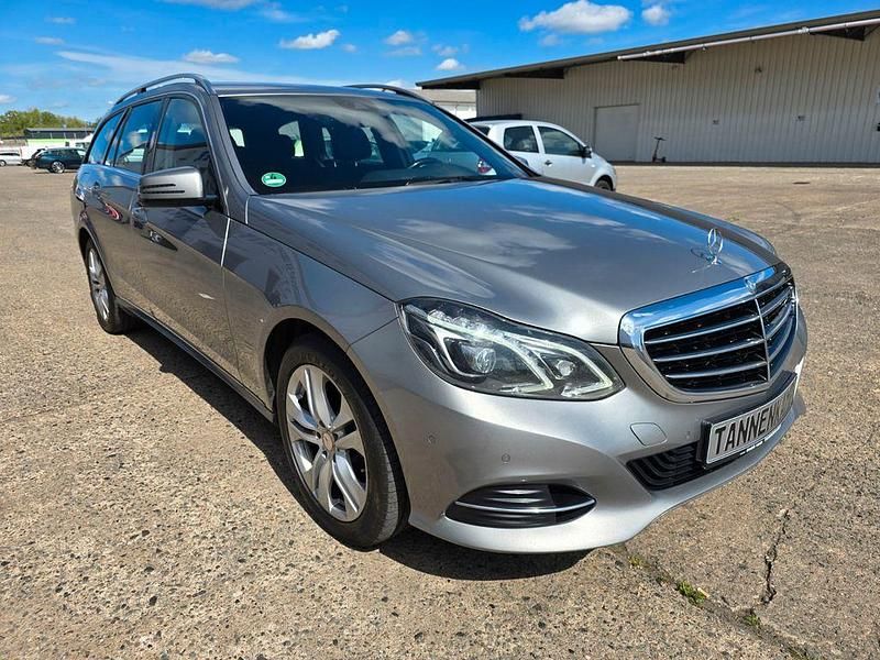 Silber Gebraucht 2014 Mercedes E220 Kombi | 8.800 € (Fairer Preis) - Bild 1/4