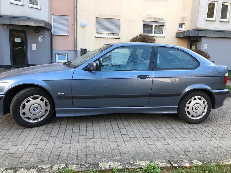 Gebraucht BMW 316 105 PS (77 kW) 2000 Violet Limousine