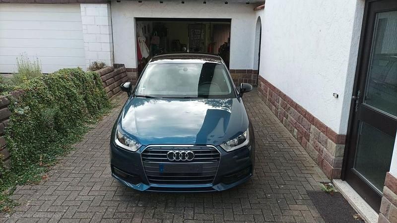 Blau Gebraucht 2017 Audi A1 Sportback Kleinwagen | 14.800 € (Fairer Preis) - Bild 1/4