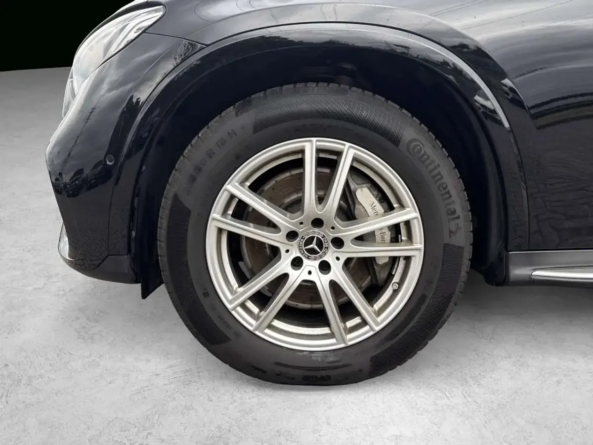 Gebraucht Mercedes GLC300 AMG 269 PS (197 kW) 2025 Schwarz SUV