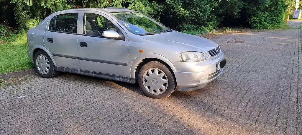 Gebraucht Opel Astra 75 PS (55 kW) 1998 Silber Limousine