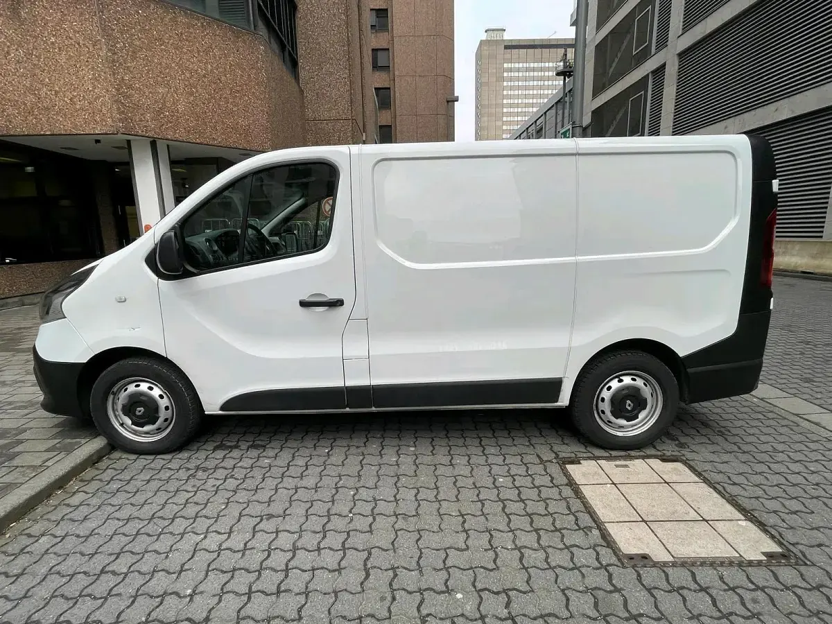 Gebraucht Renault Trafic 145 PS (106 kW) 2018 Weiß Van / Kleinbus