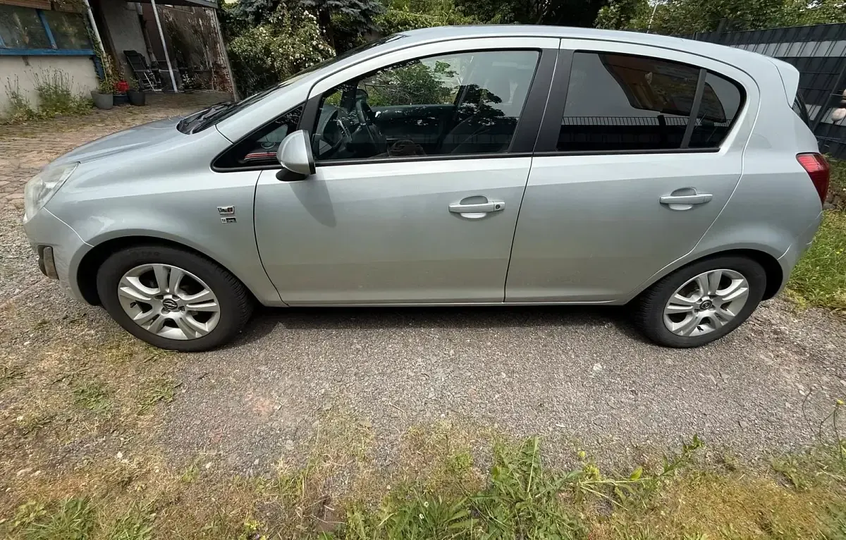 Gebraucht Opel Corsa Edition 87 PS (63 kW) 2012 Silber Kleinwagen
