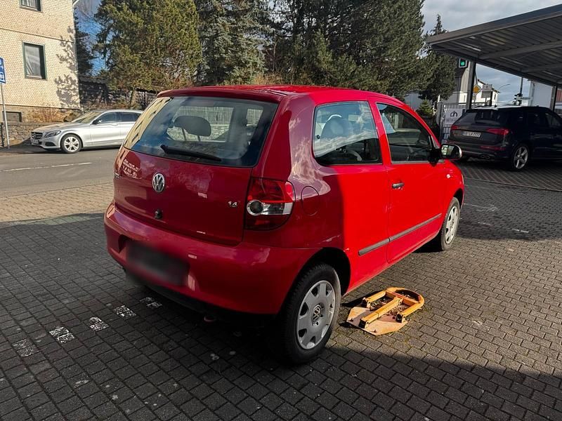 Gebraucht VW Fox 75 PS (55 kW) 2005 Rot Kleinwagen