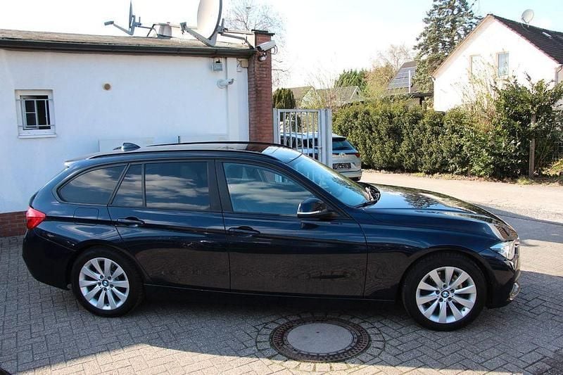 Gebraucht BMW 320 Advantage 190 PS (139 kW) 2016 Blau Kombi