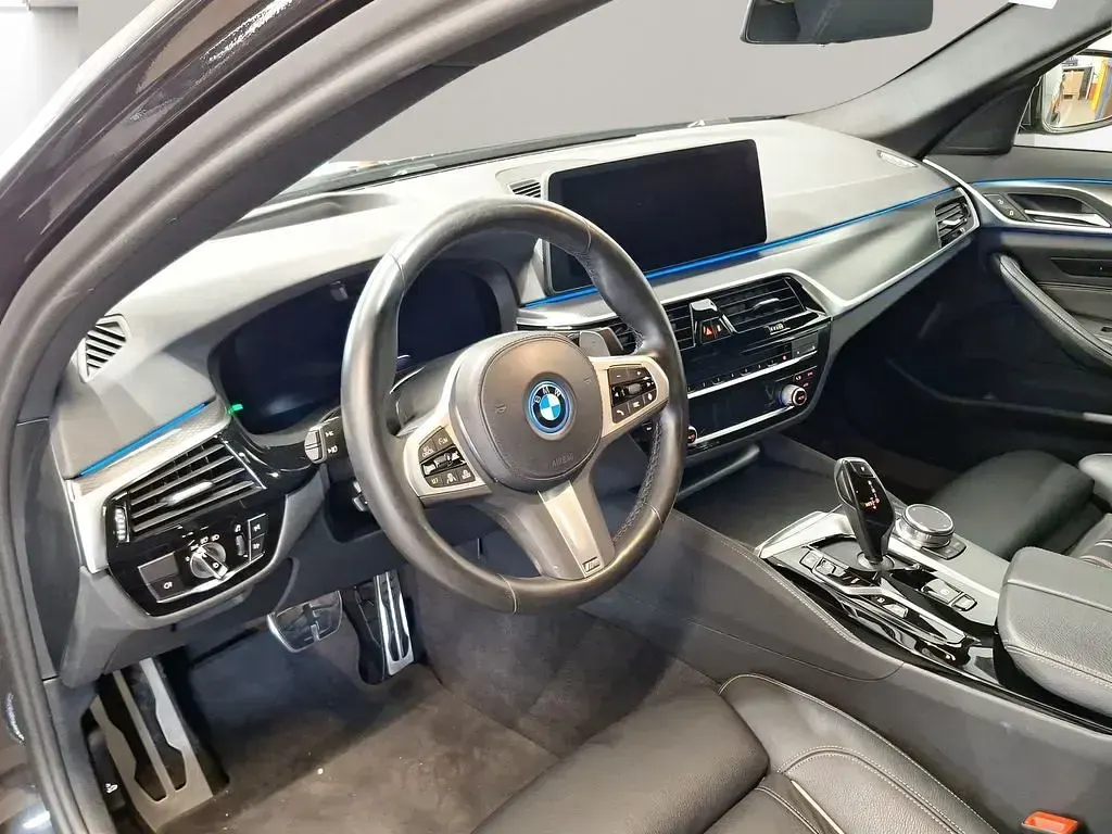 Gebraucht BMW 545e M Sport 286 PS (210 kW) 2022 Grau Limousine