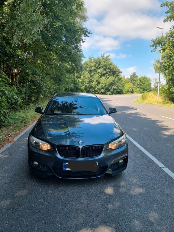 Grau Gebraucht 2014 BMW 220 Comfort Edition Coupé | 15.500 € (Fairer Preis) - Bild 1/4