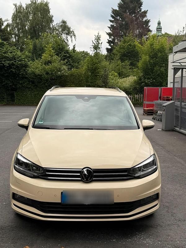 Beige Gebraucht 2024 VW Touran Van / Kleinbus | 25.000 € (Guter Preis) - Bild 1/4