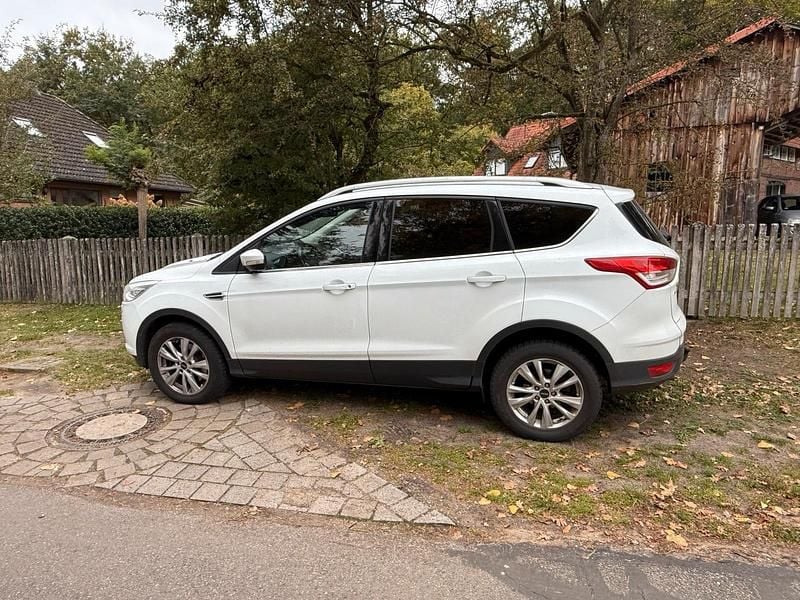 Gebraucht Ford Kuga Titanium 180 PS (132 kW) 2016 Weiß SUV