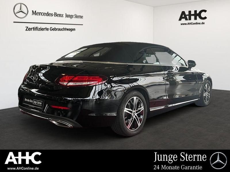 Gebraucht Mercedes C180 156 PS (114 kW) 2022 Unilack schwarz Cabrio
