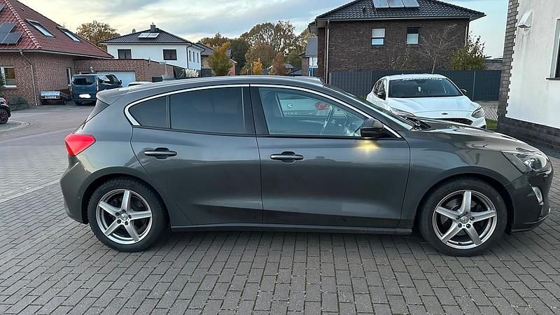 Gebraucht Ford Focus Titanium 150 PS (110 kW) 2019 Grau Limousine