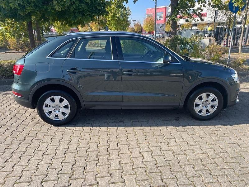 Grau Gebraucht 2017 Audi Q3 Design SUV | 17.900 € (Fairer Preis) - Bild 1/4