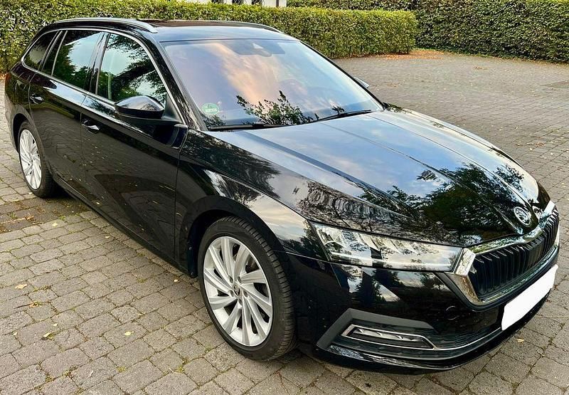 Schwarz Gebraucht 2021 Skoda Octavia Style Kombi | 22.990 € (Etwas zu teuer) - Bild 1/4