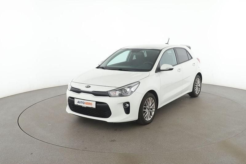 Weiß Gebraucht 2018 Kia Rio DREAM-TEAM Edition Limousine | 11.630 € (Fairer Preis) - Bild 1/3