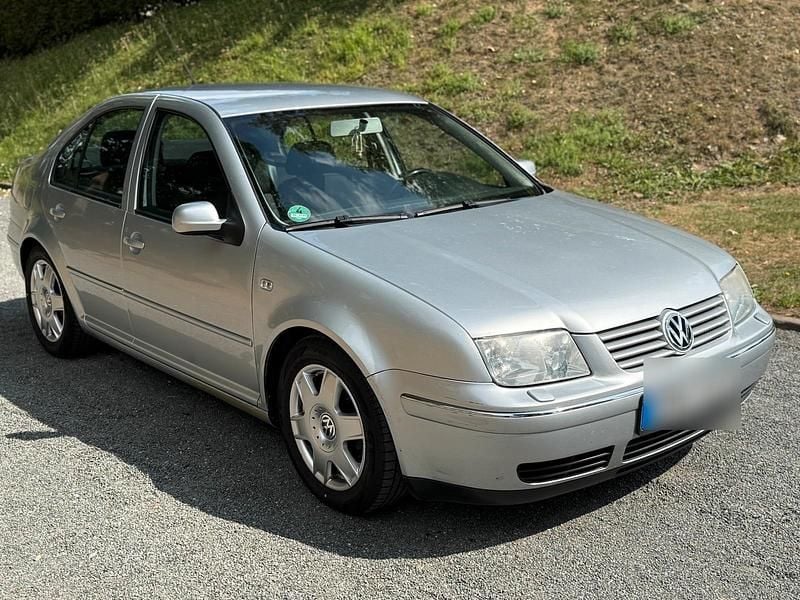 Silber Gebraucht 2002 VW Bora Limousine | 2.500 € (Etwas zu teuer) - Bild 1/4