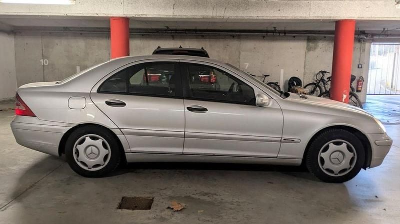 Gebraucht Mercedes C200 122 PS (89 kW) 2003 Silber Limousine