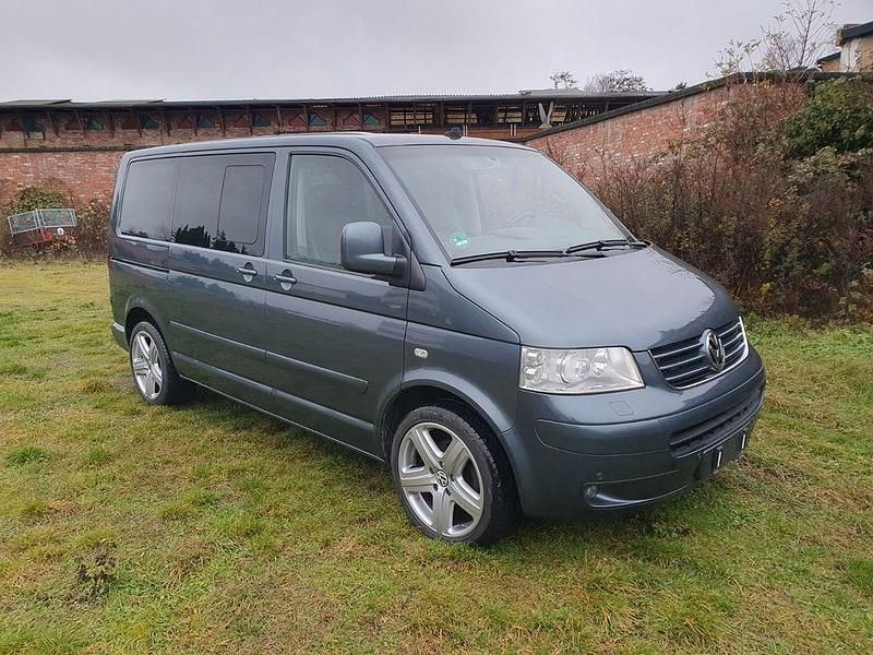 Grau Gebraucht 2004 VW Multivan Highline Van | 9.500 € (Teuer) - Bild 1/4