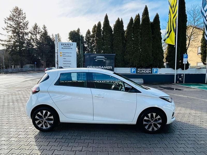 Second-hand Renault Zoe Evolution 50 kW (69 CP) 2022 Alb Hatchback